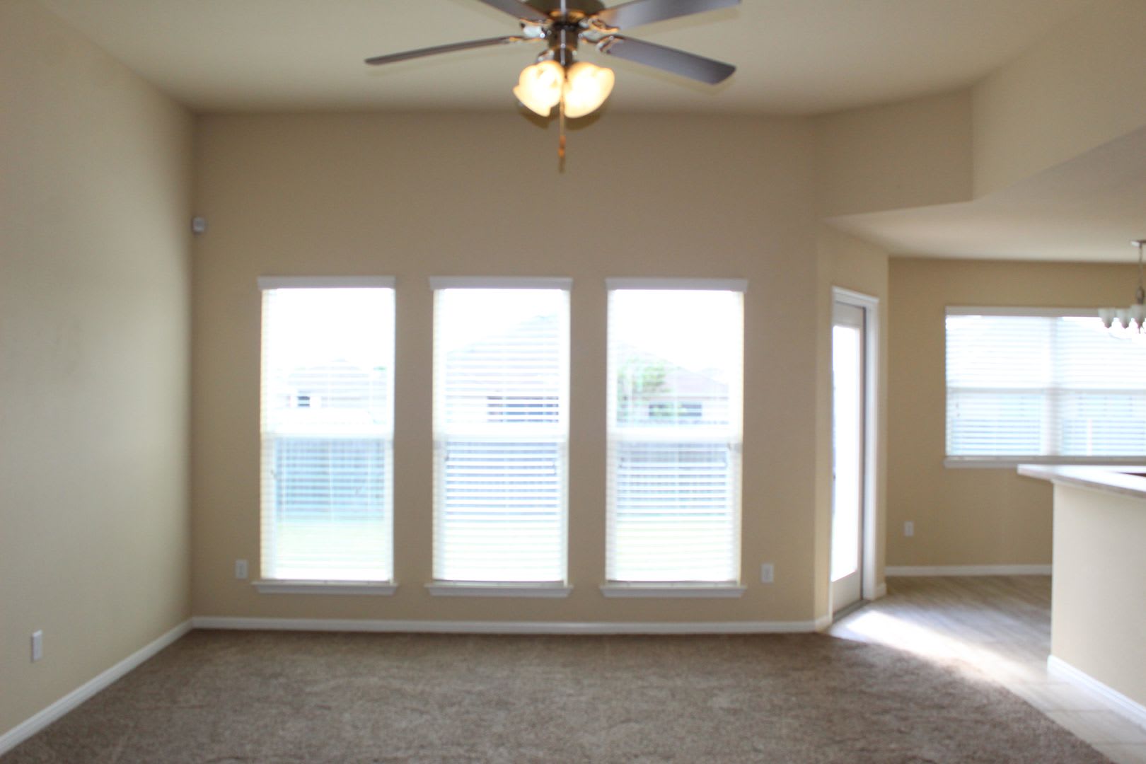 CUTE 3 BEDROOM, 2 BATHROOM – photo 3