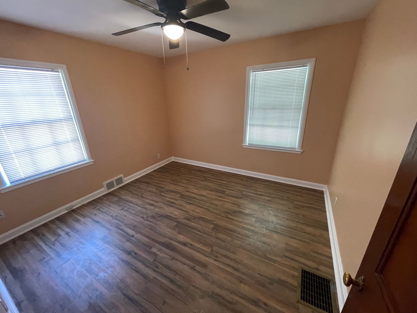 Home For Rent w/ Basement – photo 5