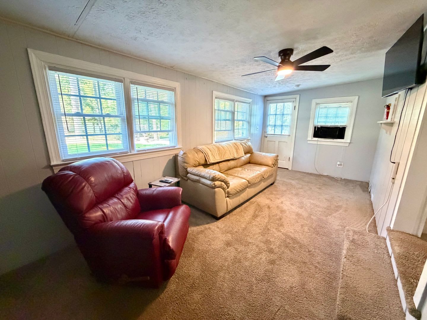 Your Home Away from Home—Fully Furnished &amp; All-Inclusive – photo 2