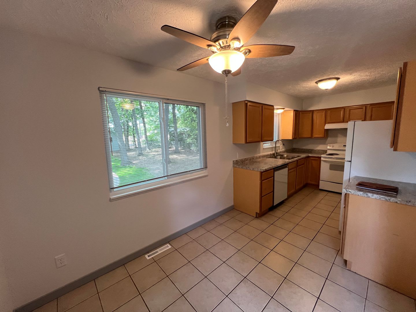 UPDATED 3 BEDROOM HOME WITH FULL BASEMENT AND ONE CAR GARAGE! – photo 4