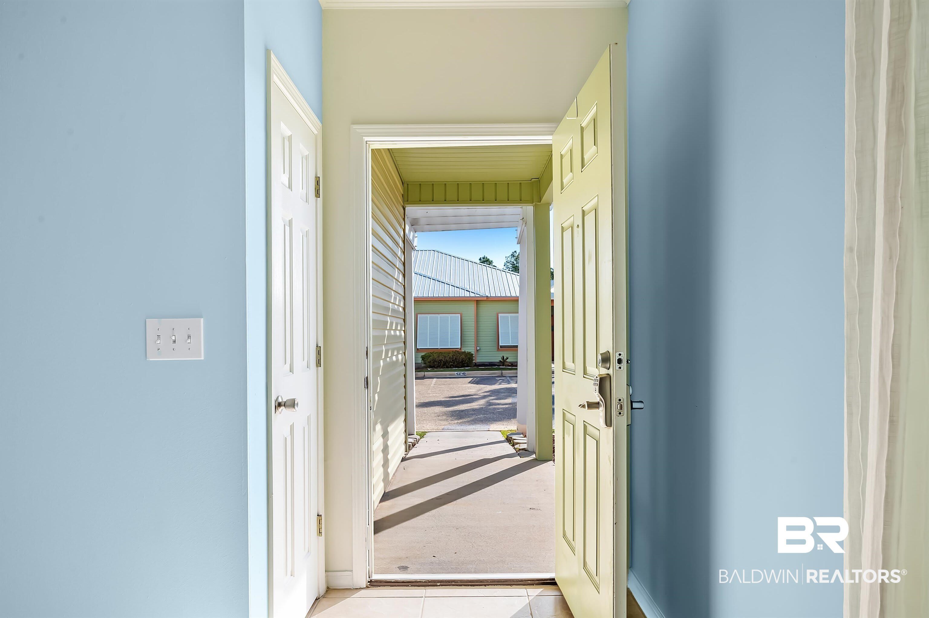 4375 Lindsey Lane – photo 2