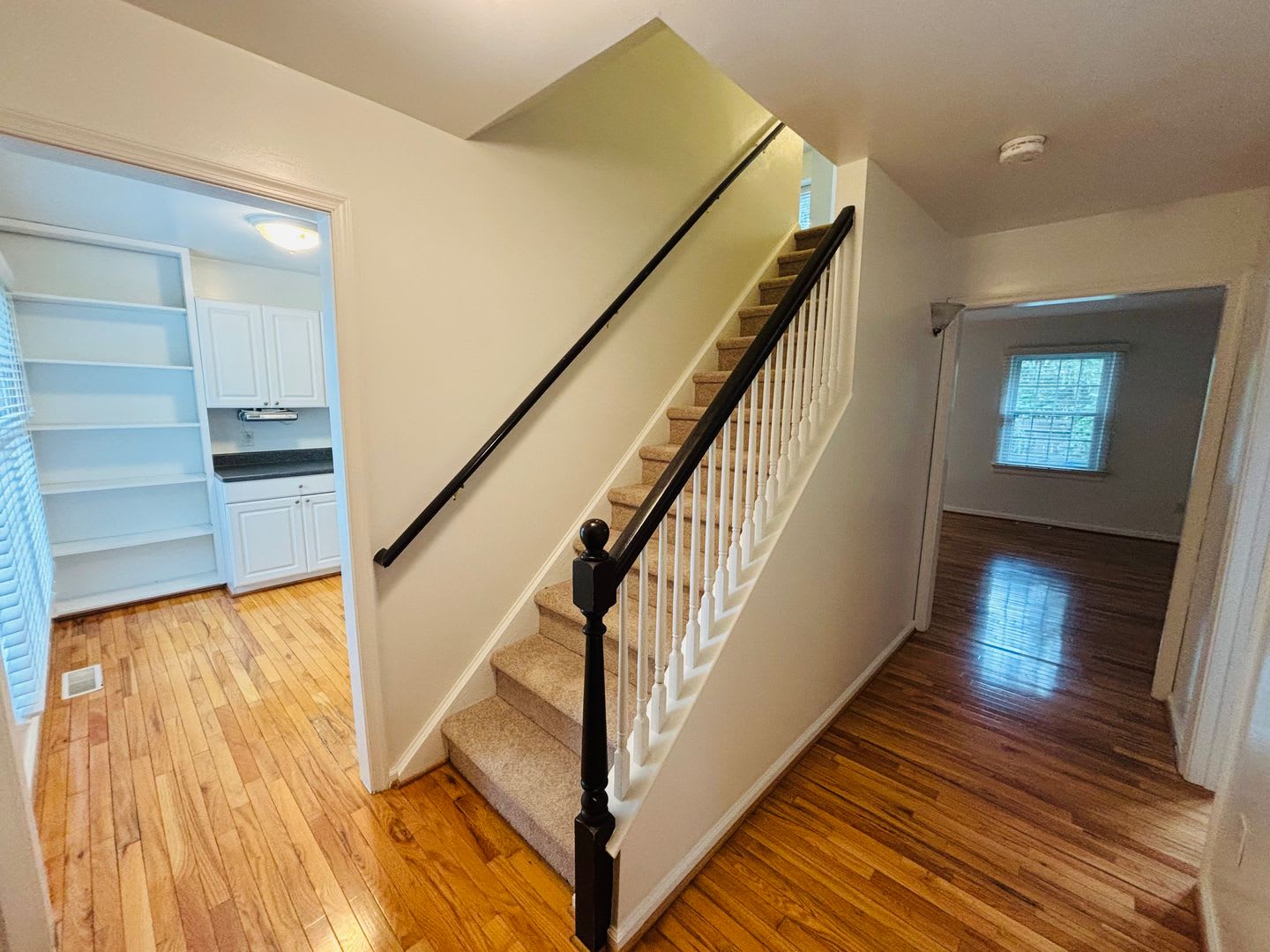 3 Bedroom 3.5 Bathroom Townhouse – photo 2