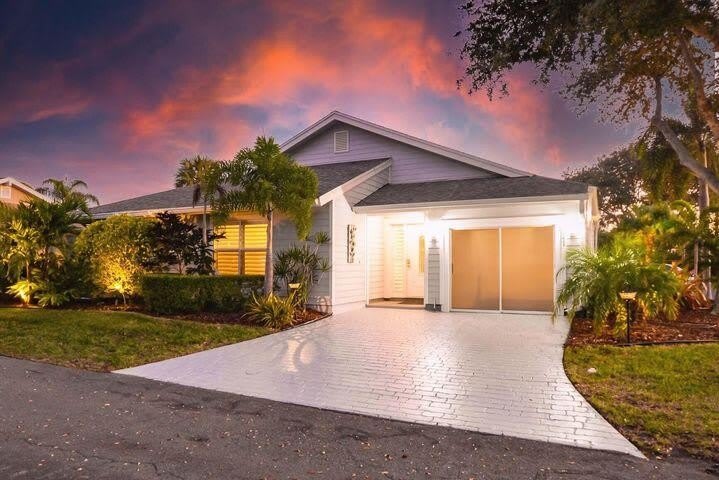 4041 NE Breakwater Drive – photo 1