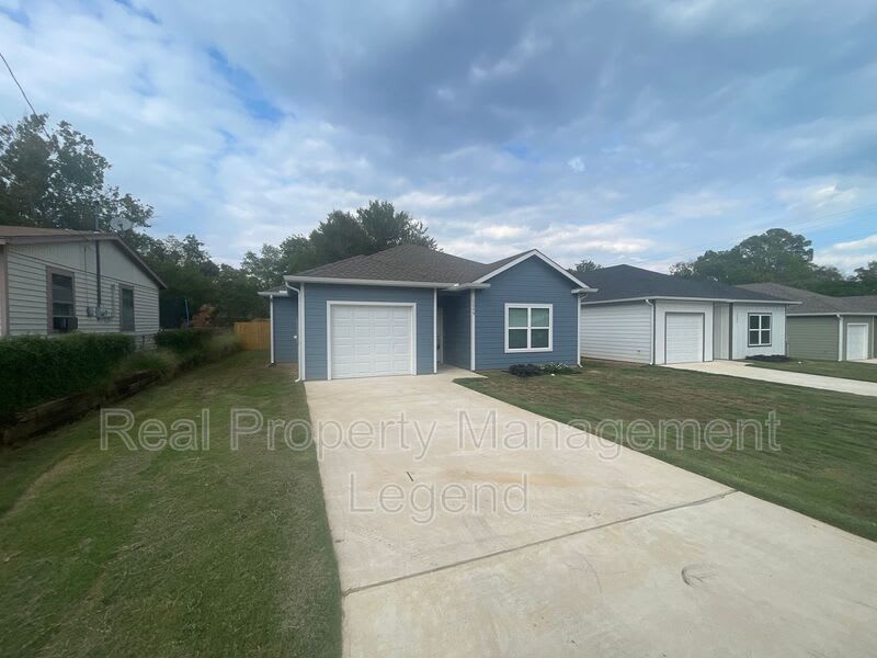 1009 Dubois St – photo 3