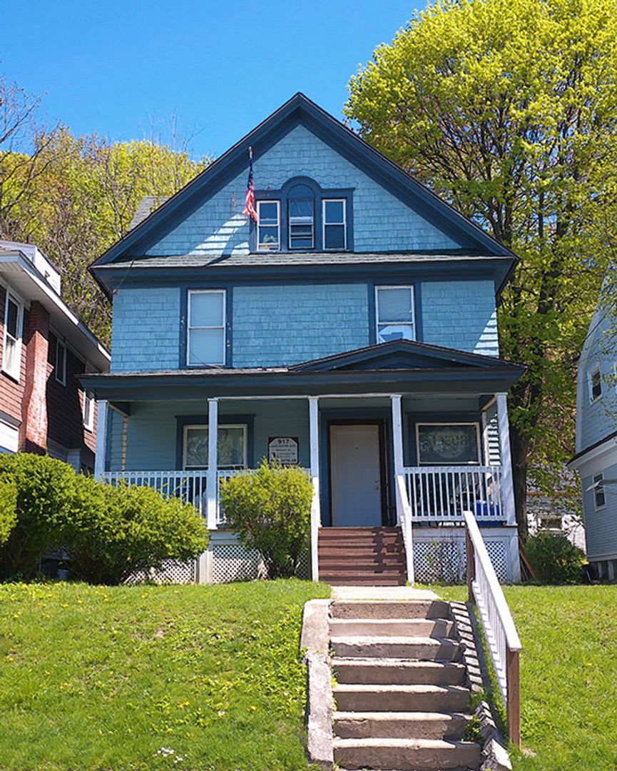 917 Lancaster Ave – photo 1