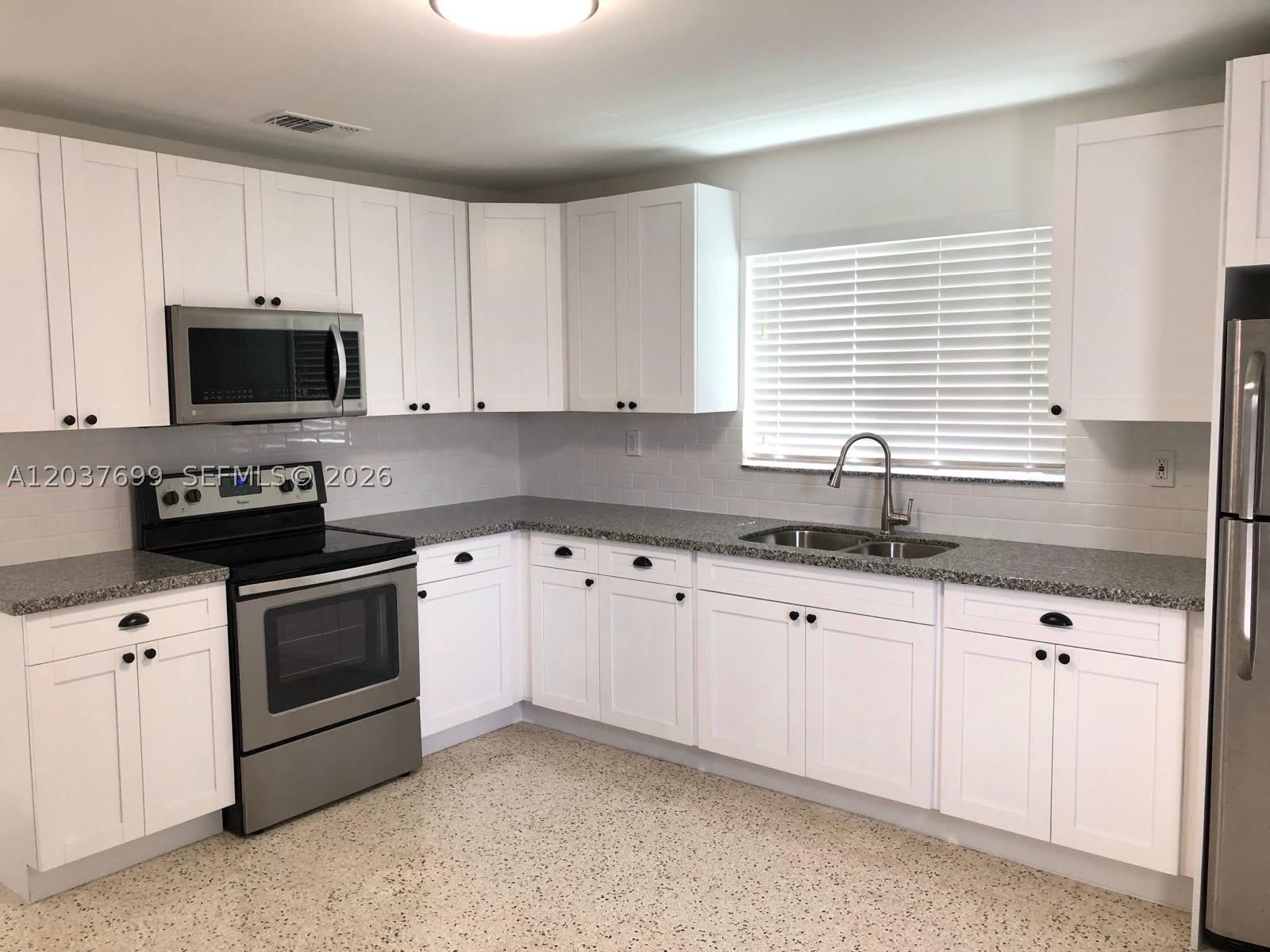 12020 NE 12th Ct – photo 2