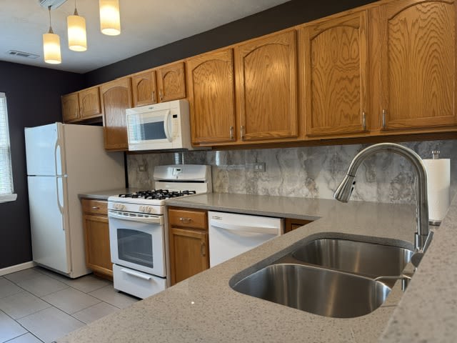 1667 W Chrysler Dr – photo 2