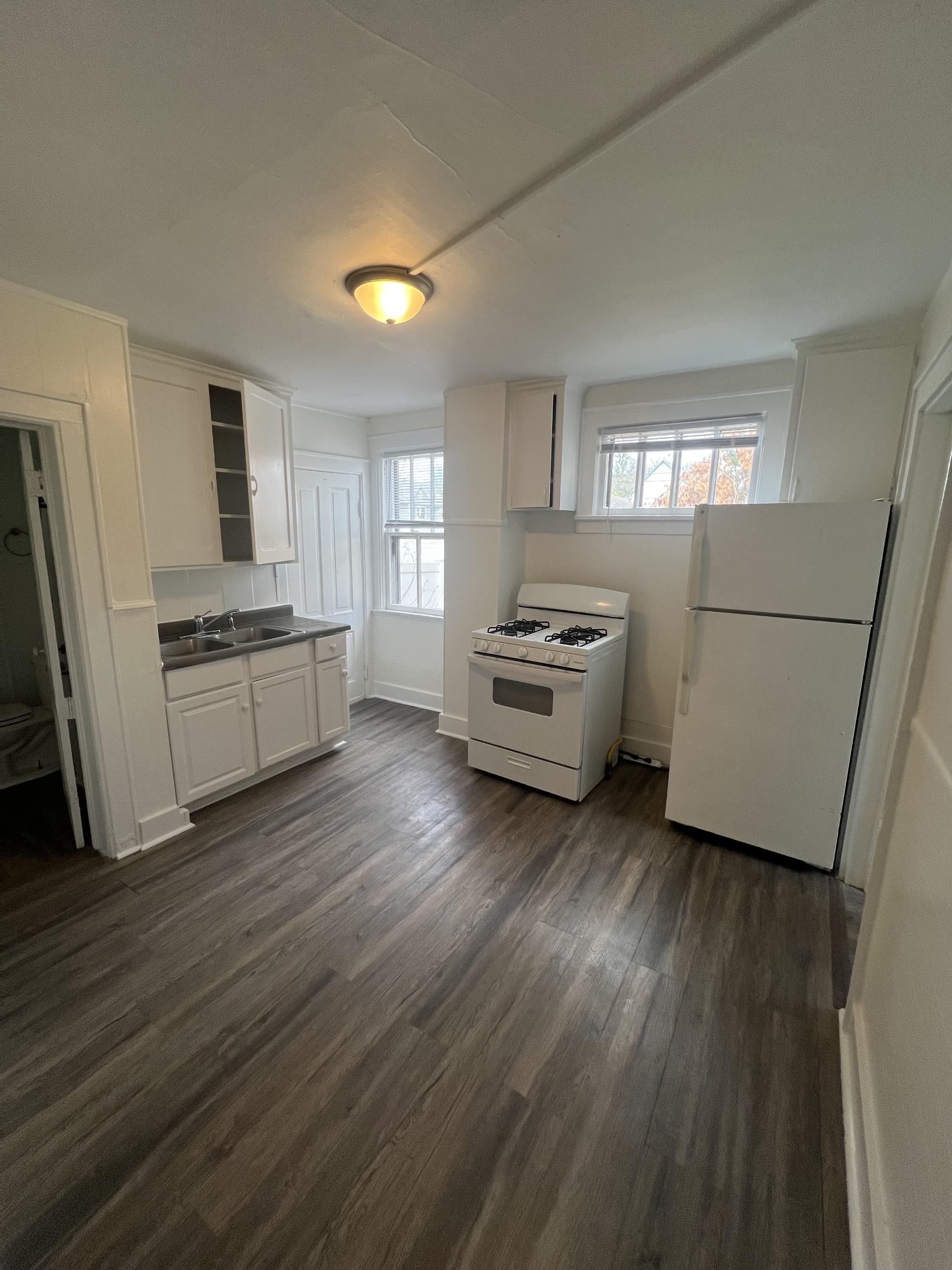 571 Charles Ave – photo 2
