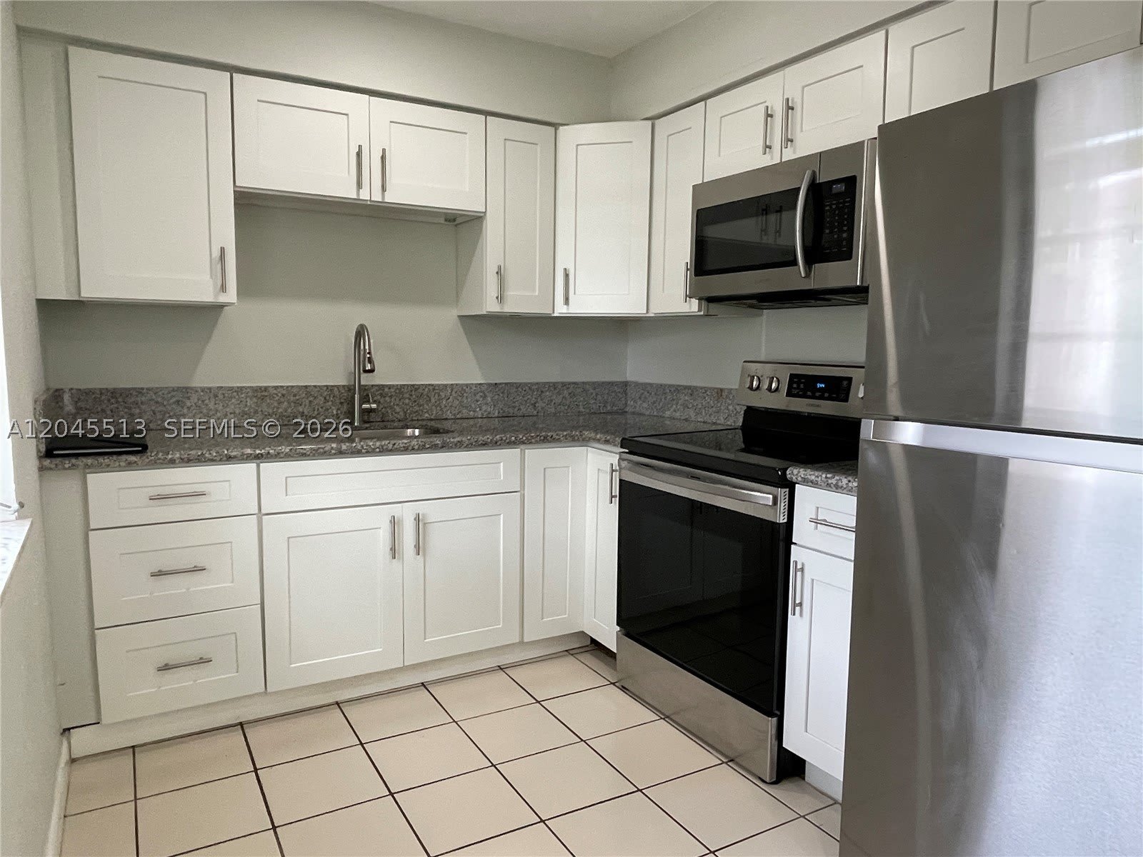 325 SW 14th Ct – photo 3