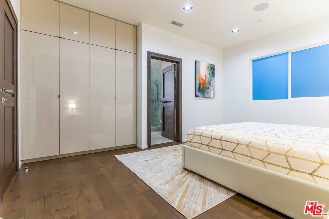 11246 Kling St – photo 5