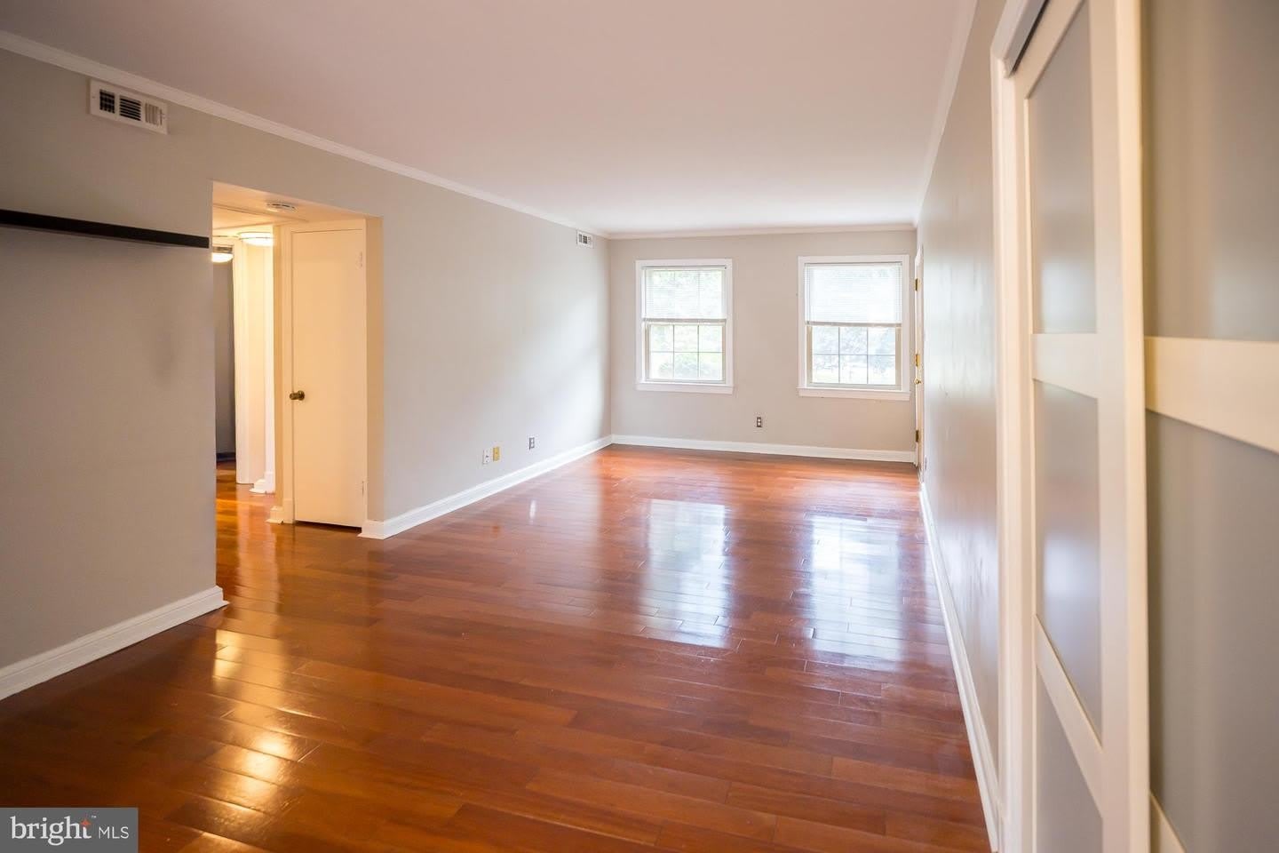 2805 ARLINGTON BLVD – photo 3