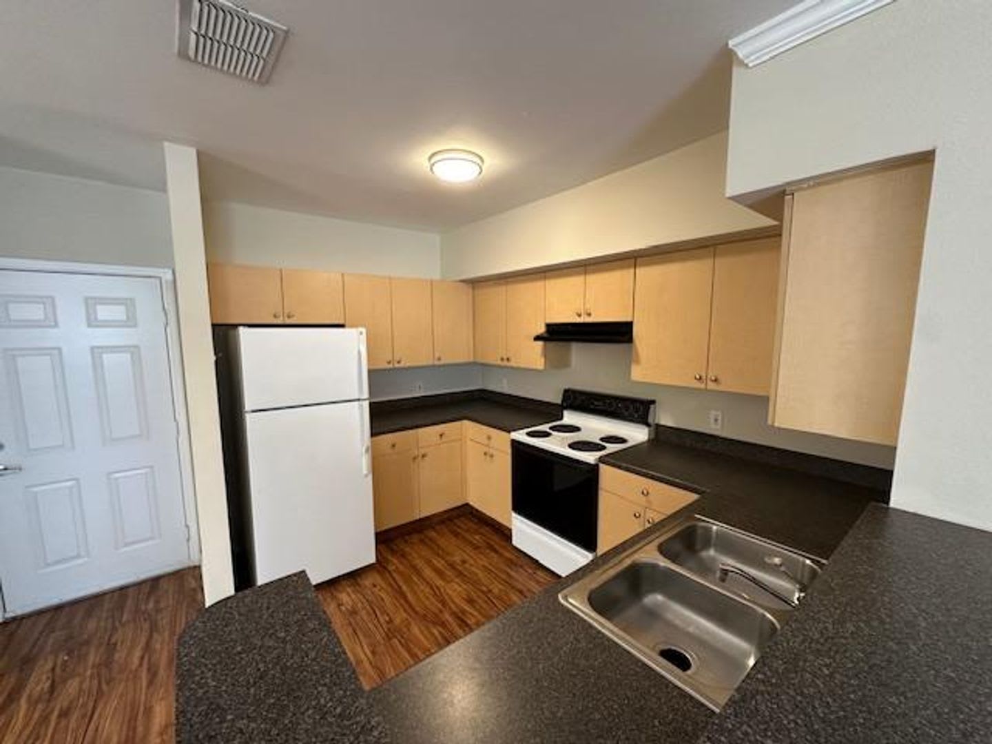 2 Bedroom 2 Bathroom Townhome Is Siena At Celebration With Attached 2 Car Garage – photo 4