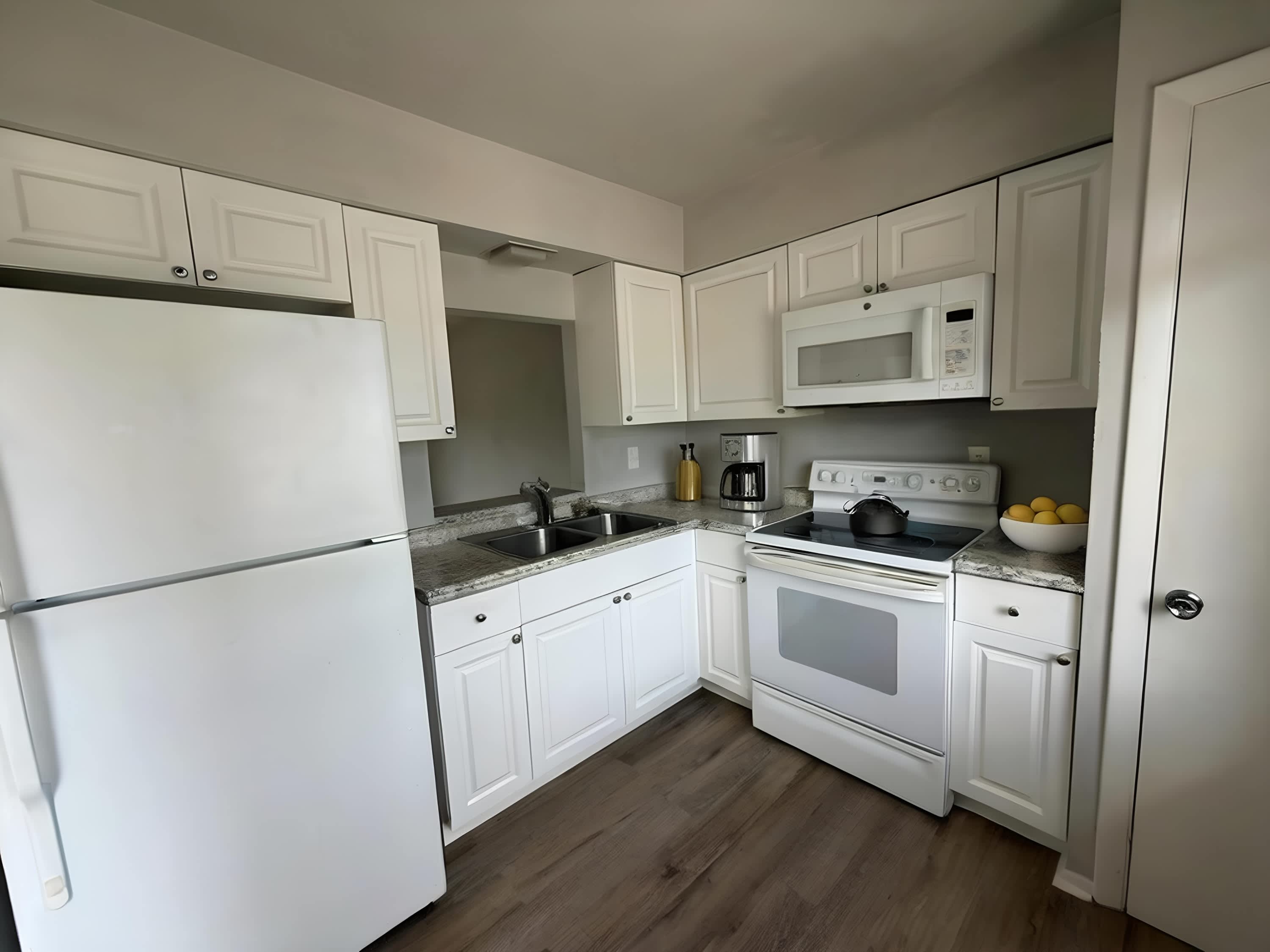 1920 W Lakeview Blvd-4 – photo 2