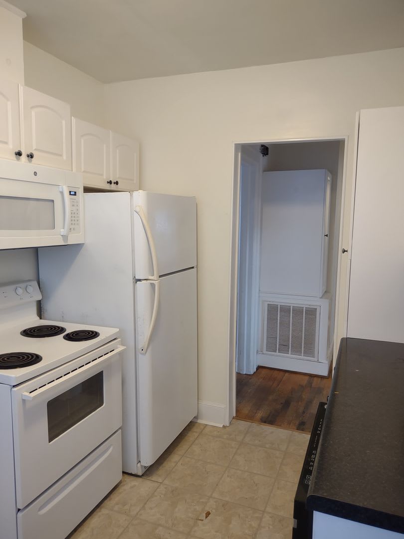 Move In Savings Adorable Two Bedroom Home In Edgewood – photo 2