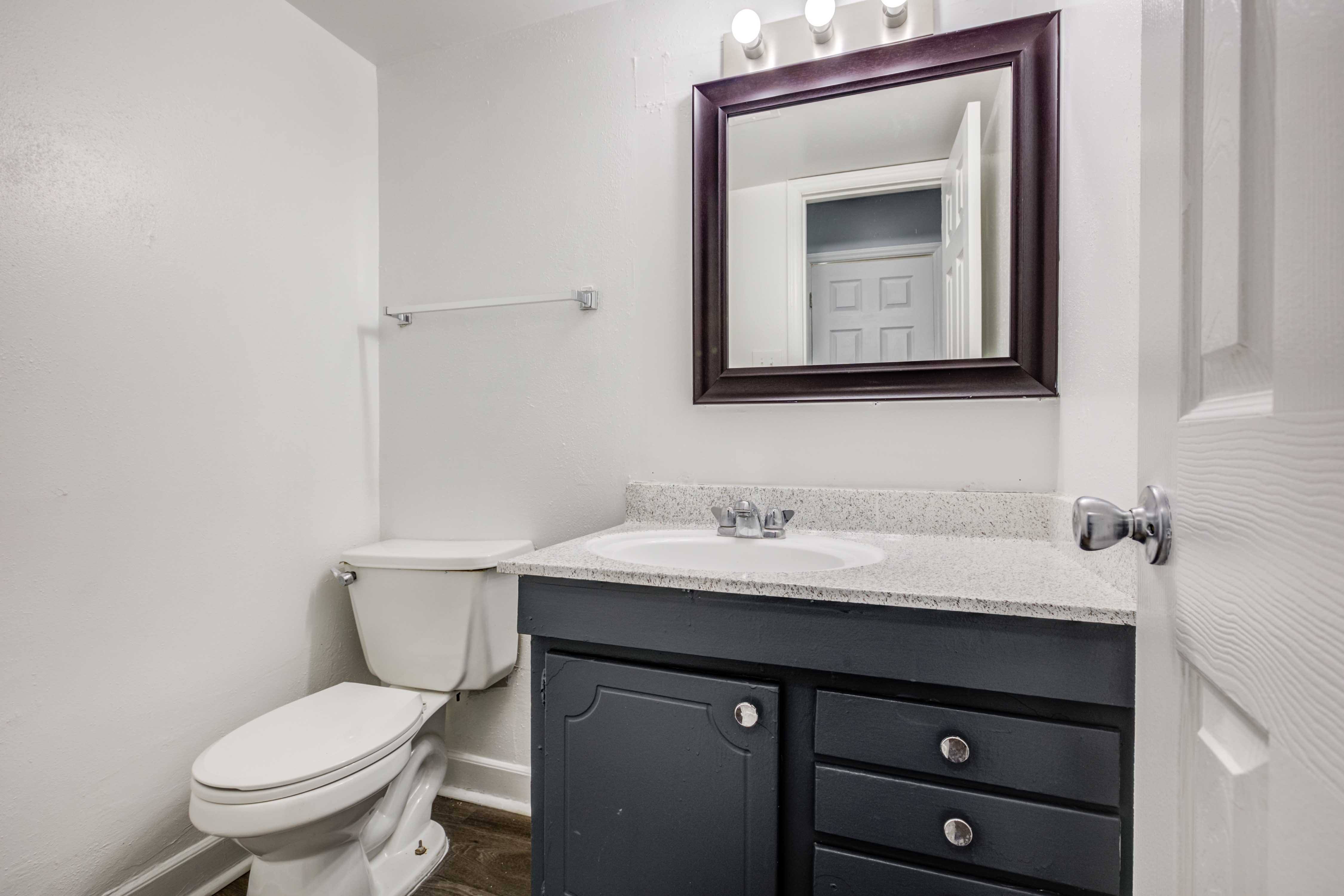 Country Club Apartments – photo 4