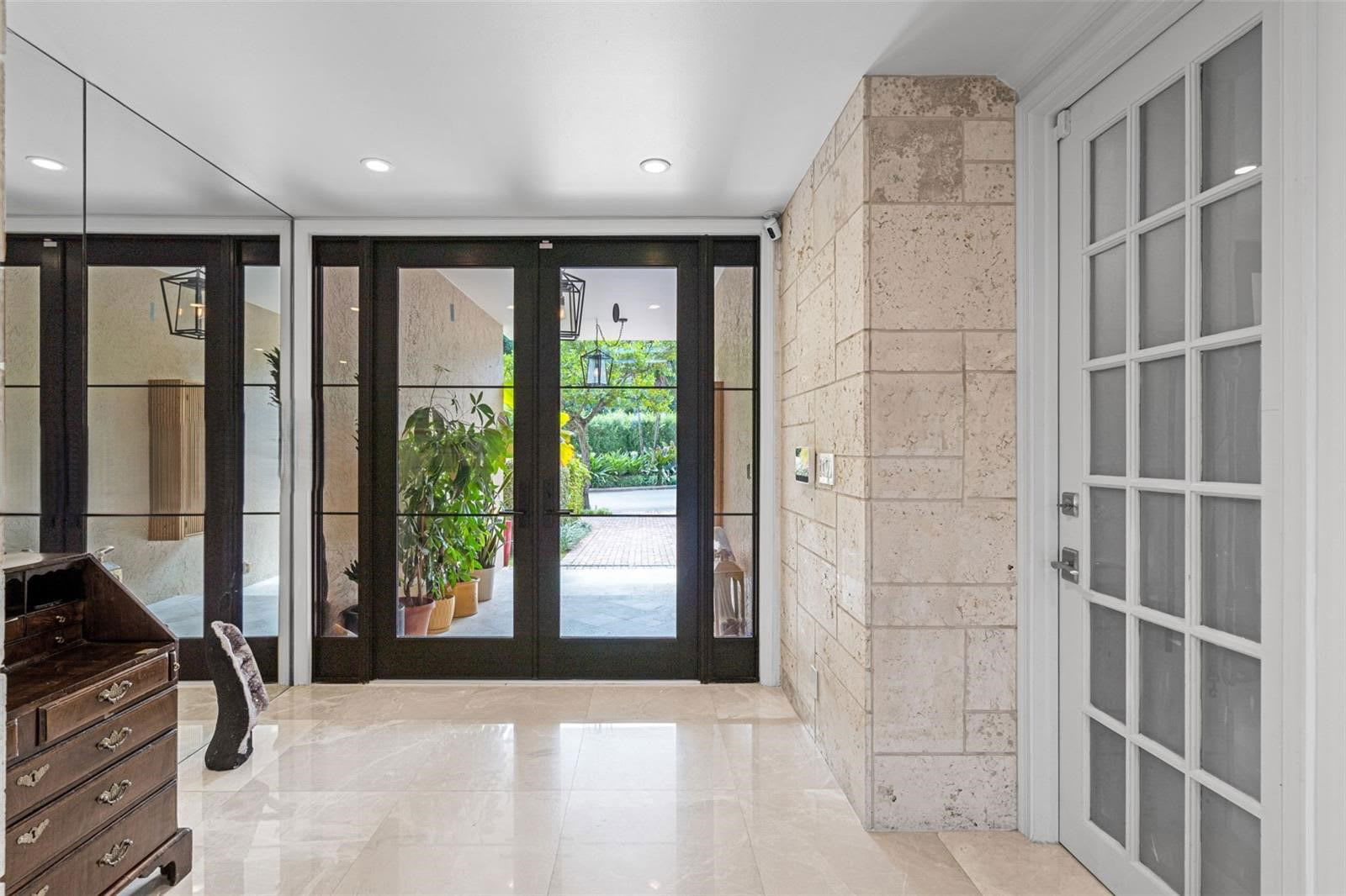 6124 Paradise Point Drive – photo 2