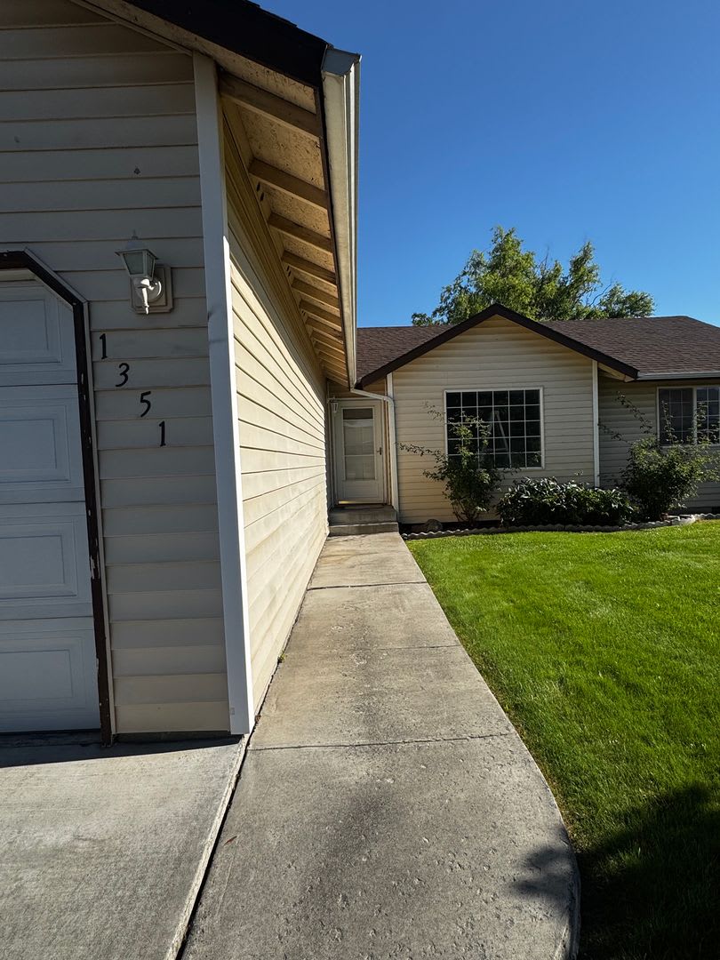 Fully Renovated Home in Crossroad Neighborhood! – photo 5
