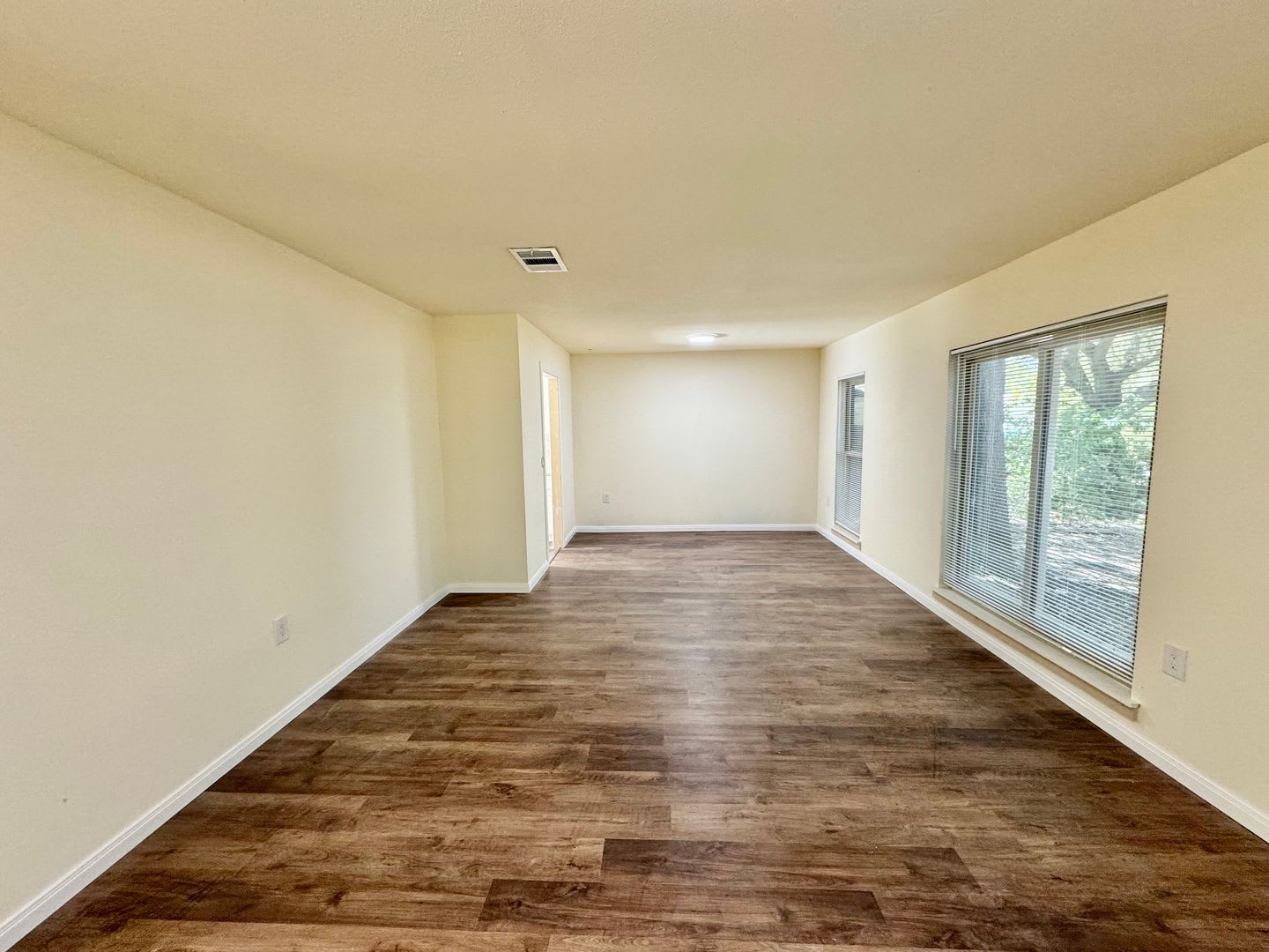 Move In Special Beautiful 3 Bedroom 2 Bath Remodeled Home – photo 4