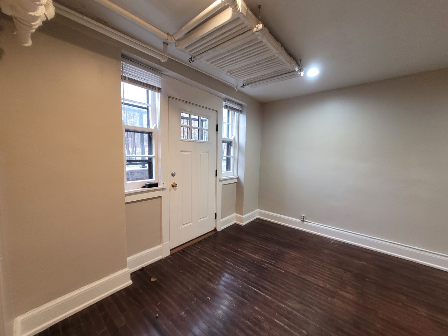 One bedroom apartment home in the Sherman Hills neighborhood! – photo 3
