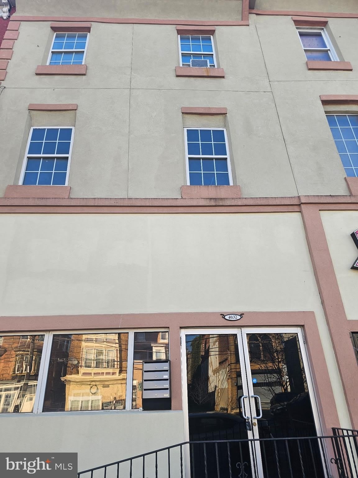 4032 W GIRARD Avenue – photo 1