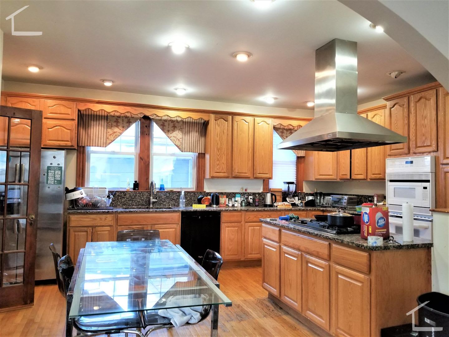 Huge 5 Bed 3 Bath Unit Located In Coolidge Corner By Bu – photo 4