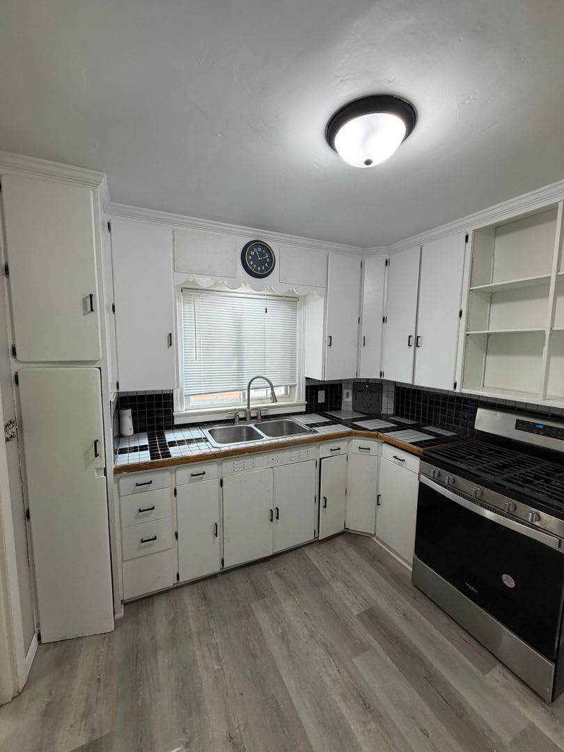 Beautifully Remodeled 3 Bedroom Home Section 8 Approved – photo 3