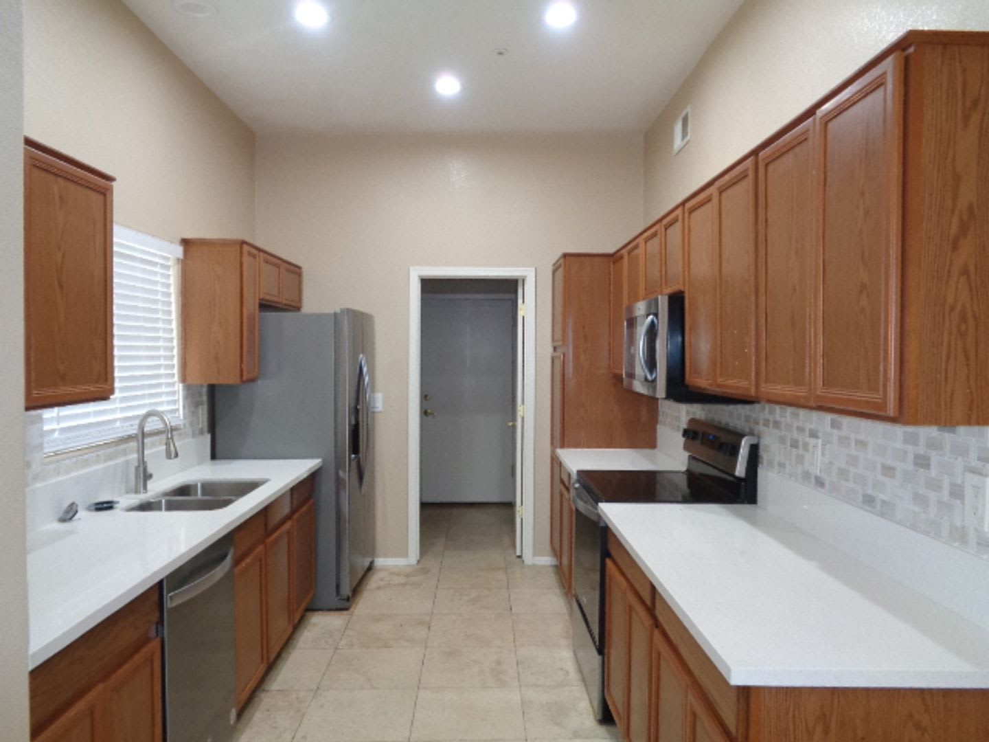 Great 3 bedroom house in gated community near Arrowhead Town Center – photo 2