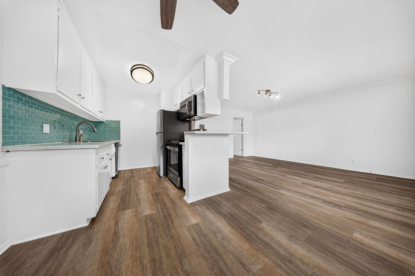 15114 Dickens Street – photo 3