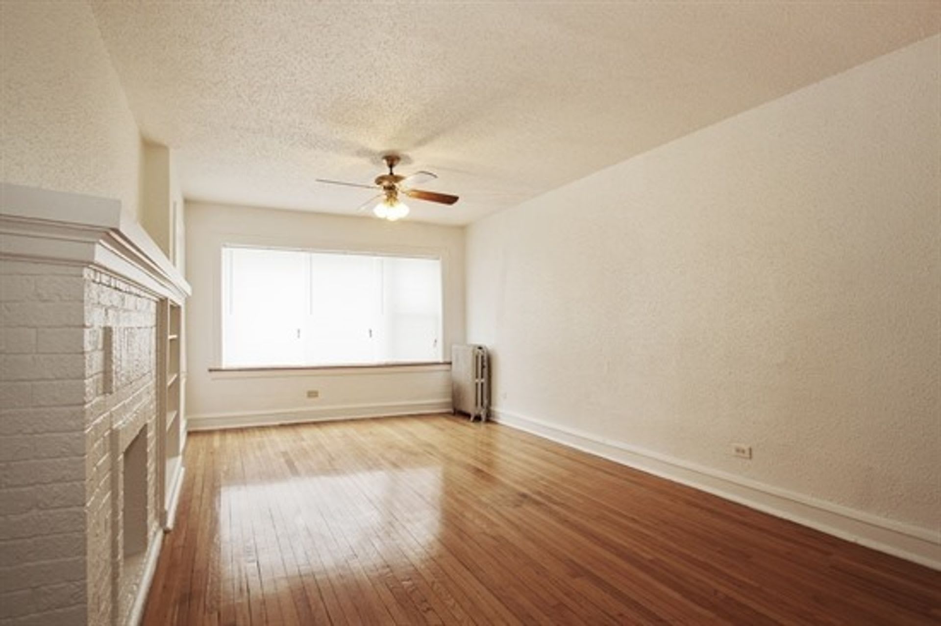 7800 S Kingston-South Shore Apartments – photo 2