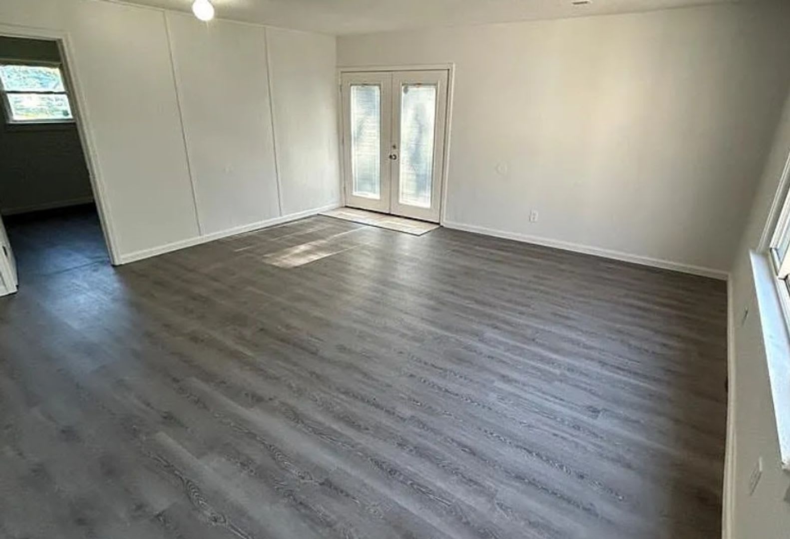 For Lease – photo 2