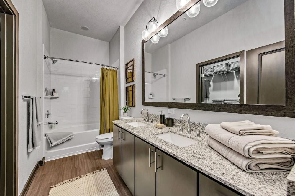 3302 E Pecan St – photo 5