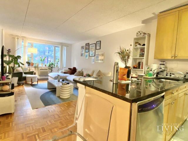 301 Elizabeth Street – photo 4