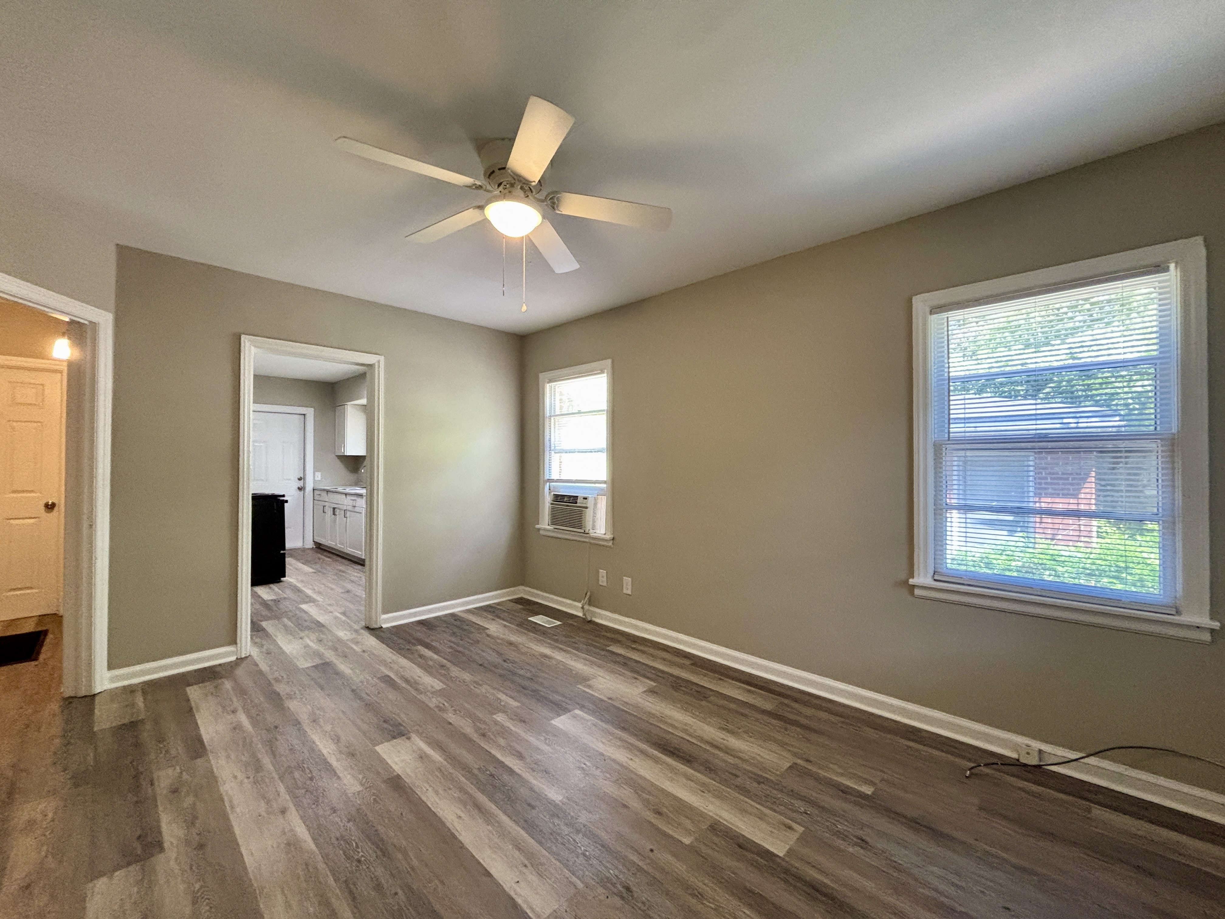 1423 41st St – photo 2