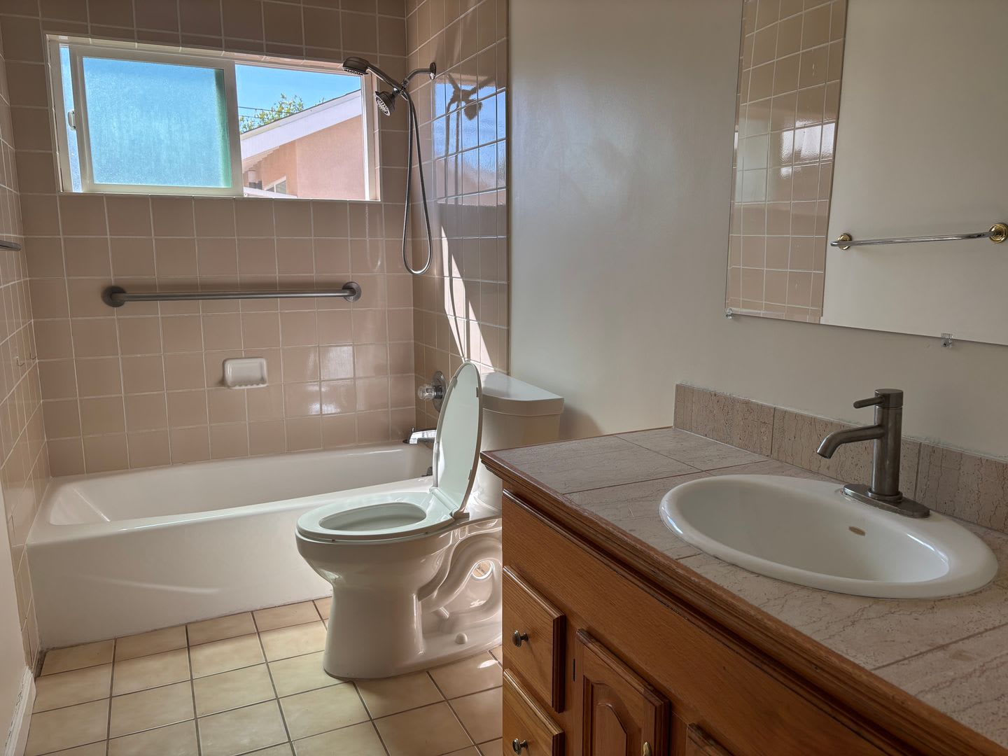 Newly Remodeled 4-BedroomHome in Northridge — Move-In Ready September 1 – photo 4