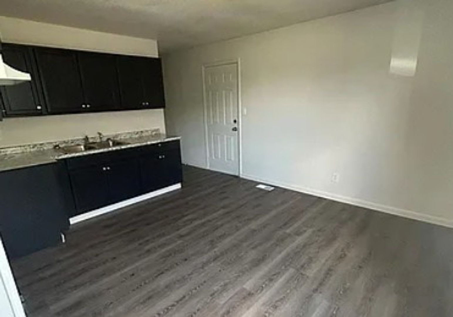 For Lease – photo 5