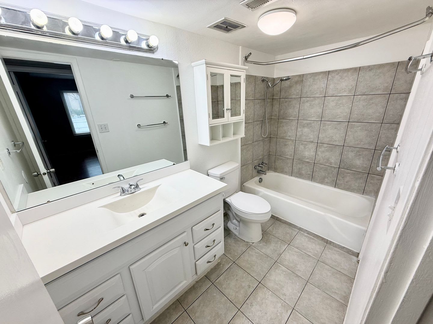 2 Bed Condo with a Private Creekside Patio — Murray! – photo 5
