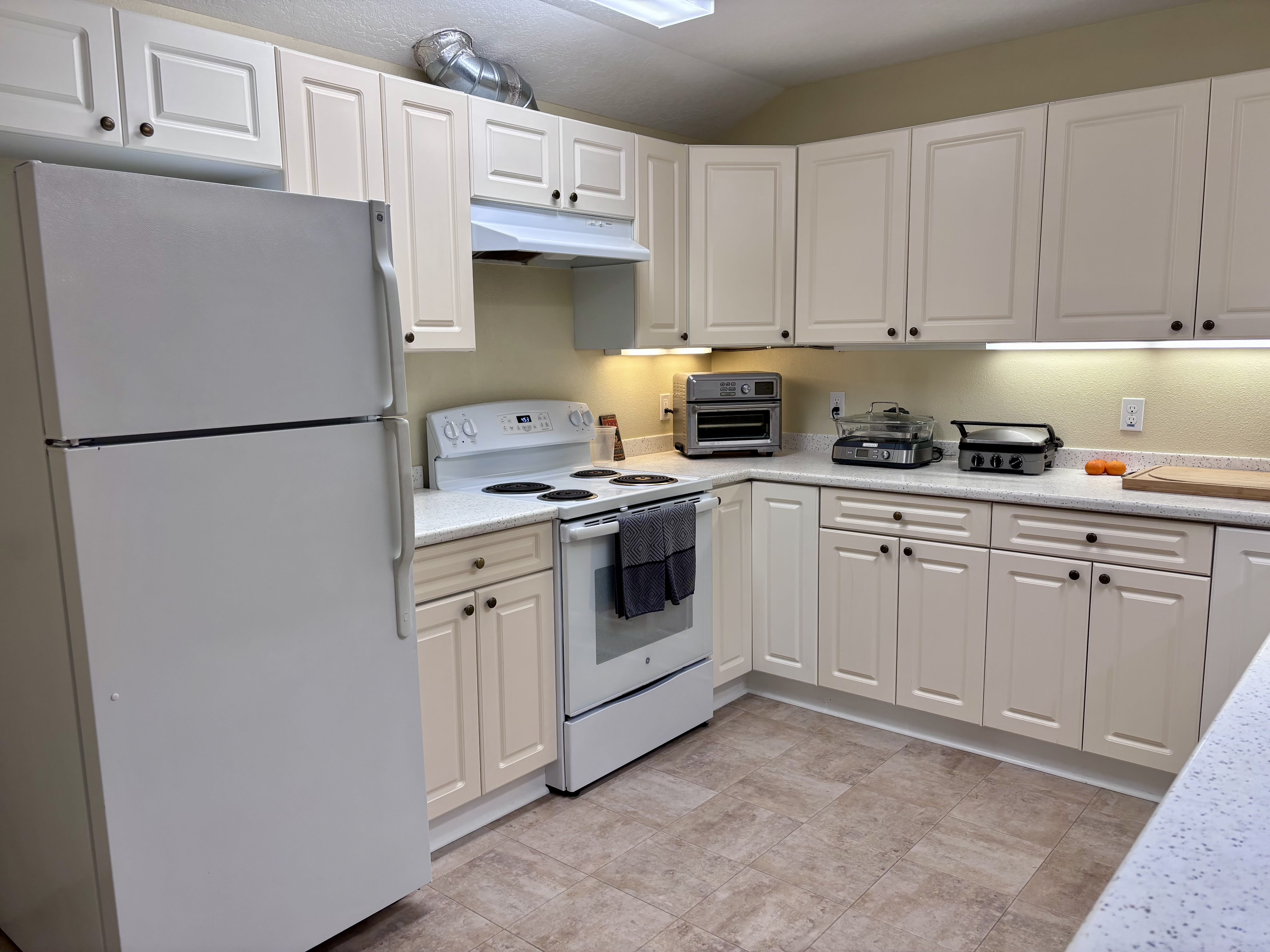 916 South Hatch Street – photo 3