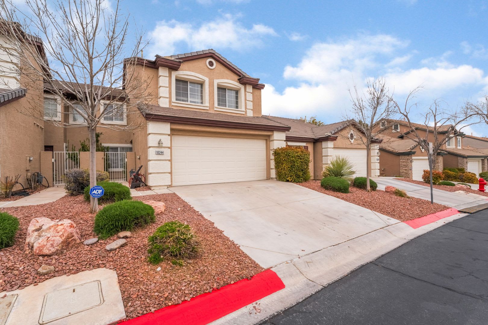 Upgraded Summerlin Townhome with Private Backyard! – photo 2