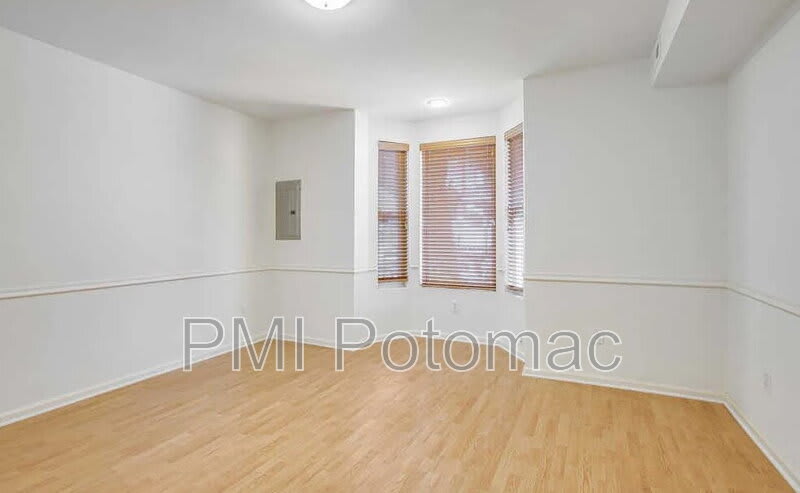 729 10th St NE – photo 2