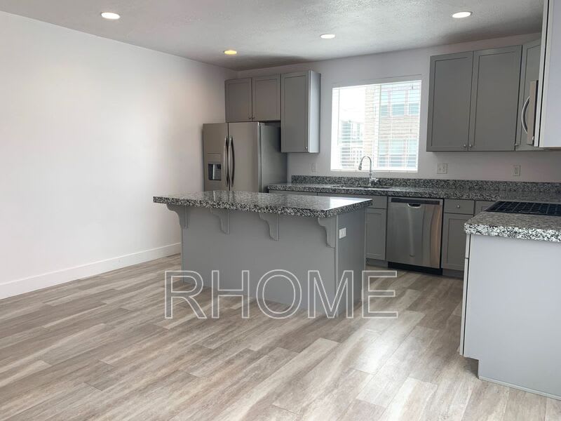 1824 W. Torlundy Drive – photo 2