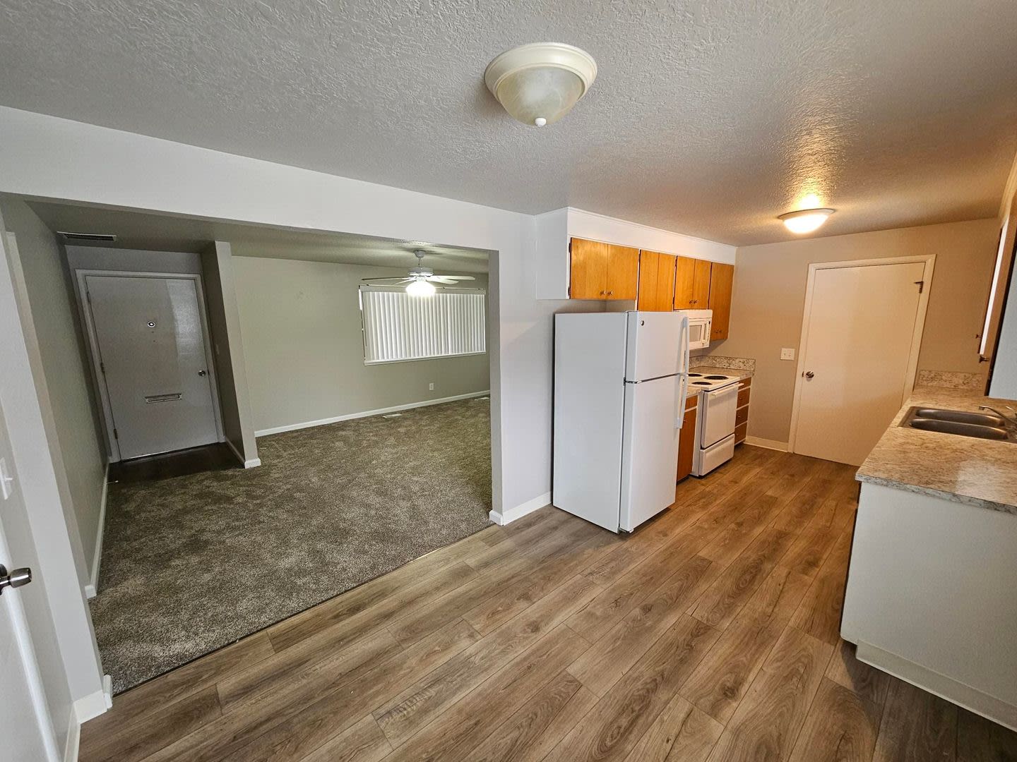 Beautifully Renovated 3 Bedroom, 1 1/2 Bathroom Detached Duplex on the Boise Bench! Newer Carpet and Paint. – photo 3