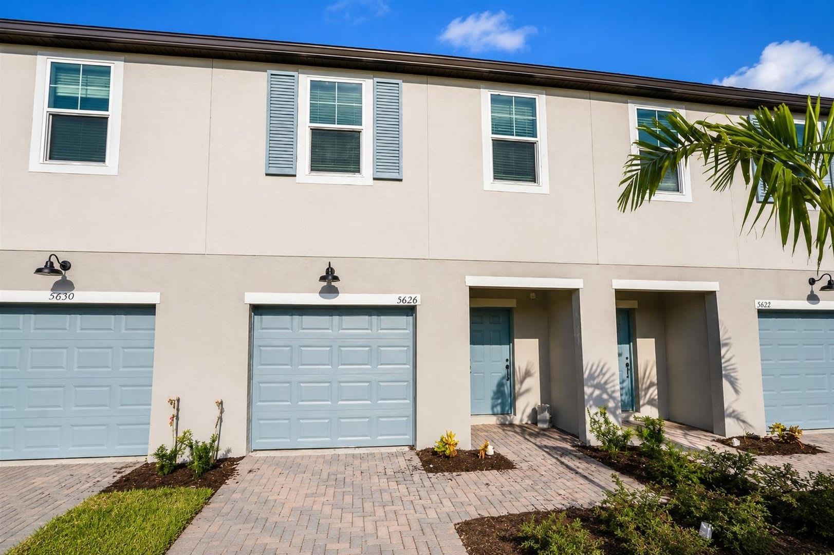 Beautiful 3-Bedroom Townhome – photo 2