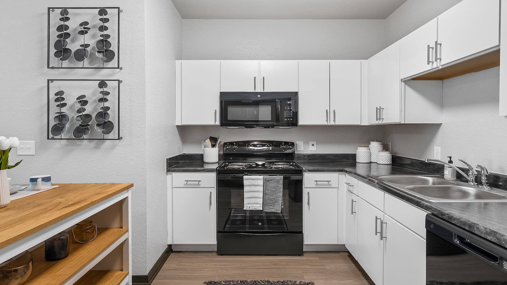 Authentix Quincy Street – photo 4