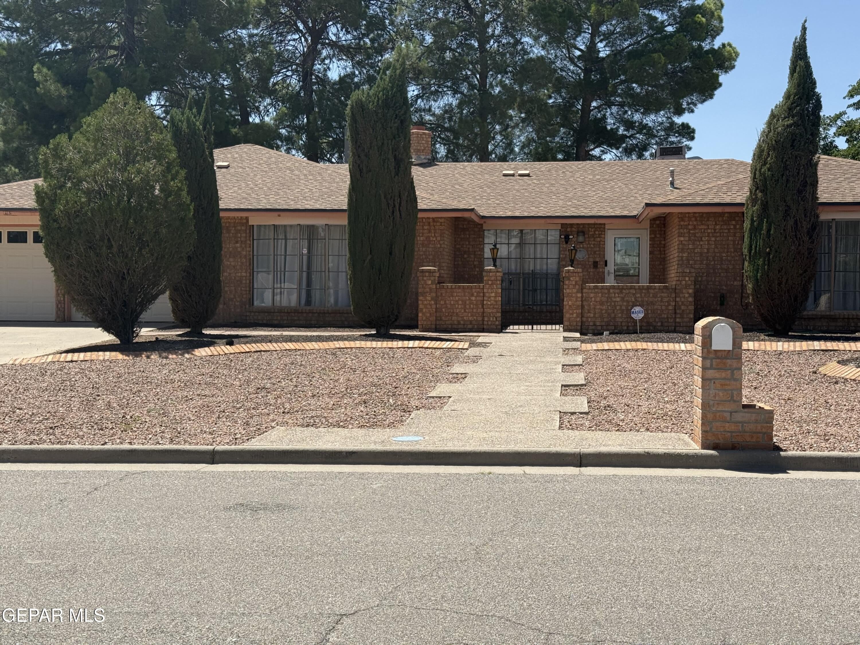1709 BRUCE DEVLIN Drive – photo 1