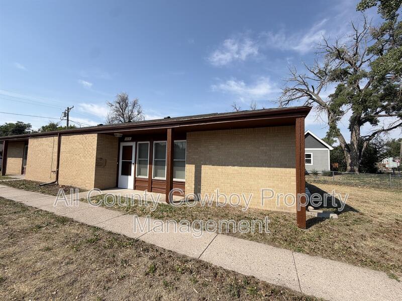 1015 E 8Th St – photo 2
