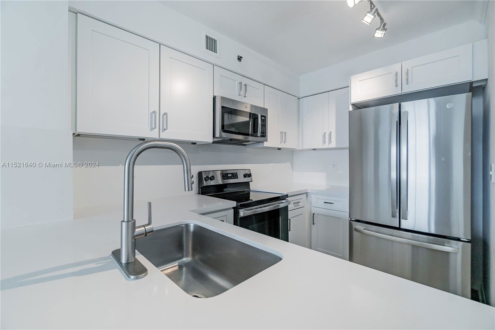 2665 Southwest 37th Avenue – photo 2