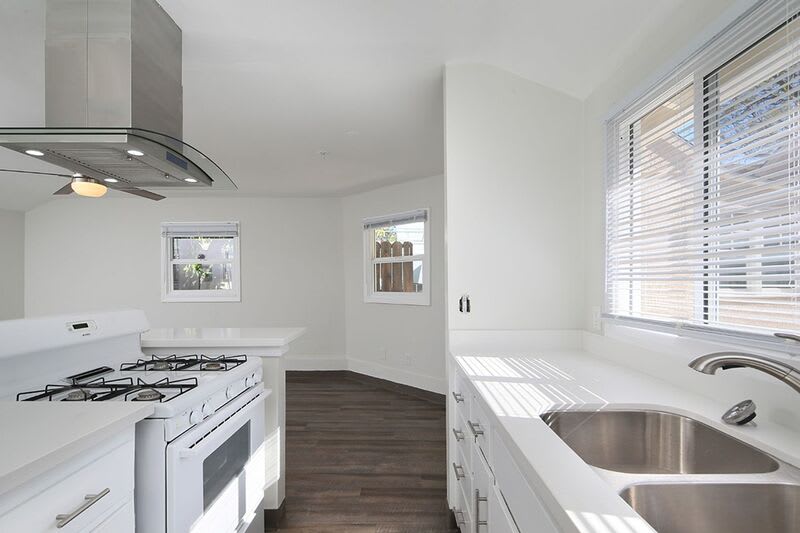 10002 1 2 Pinewood Ave – photo 1