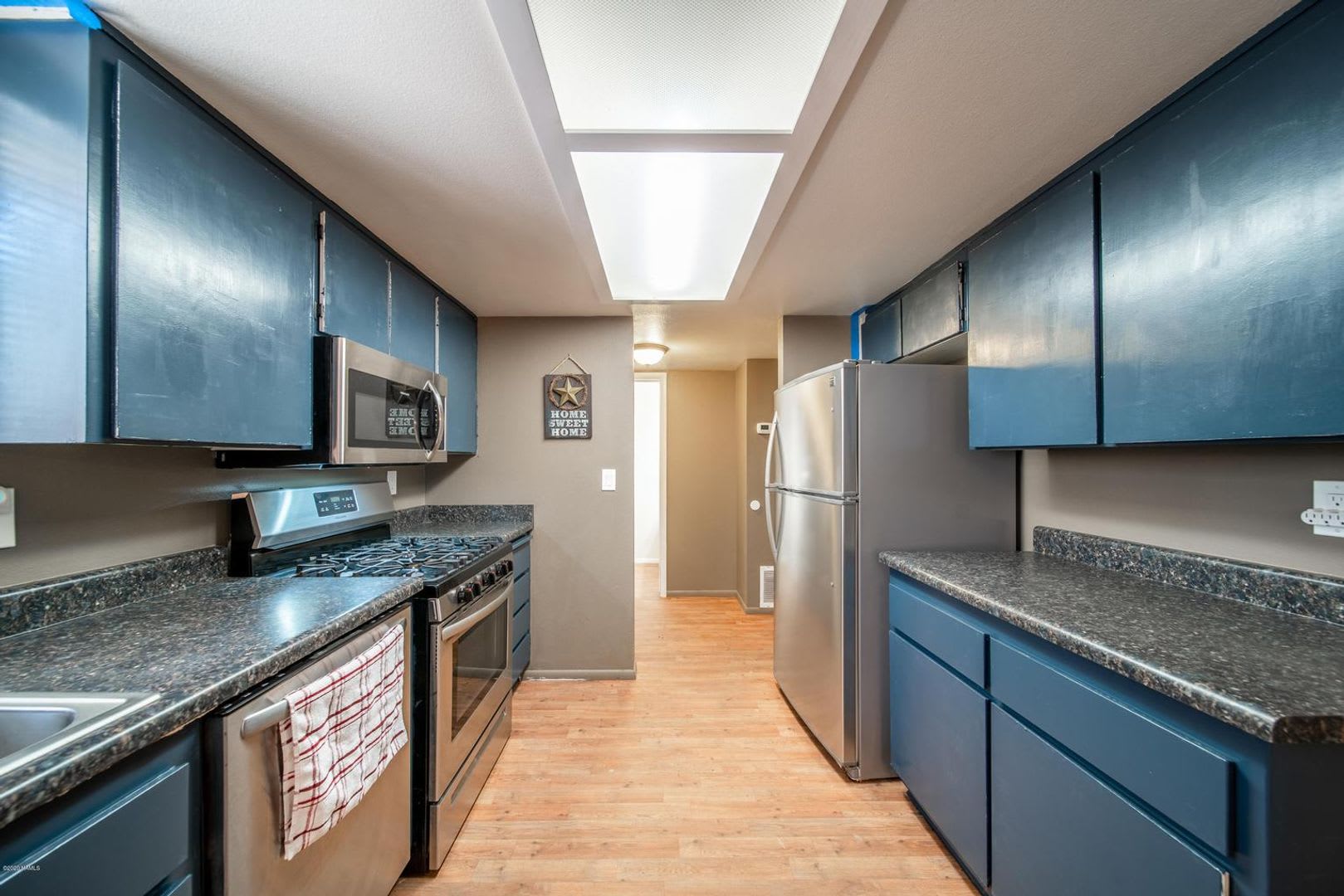 3 Bed 2 5 Bath Greenlaw Townhouse W 2 Car Garage Mountain Views Students Pets Ok Avail Aug 10Th – photo 5