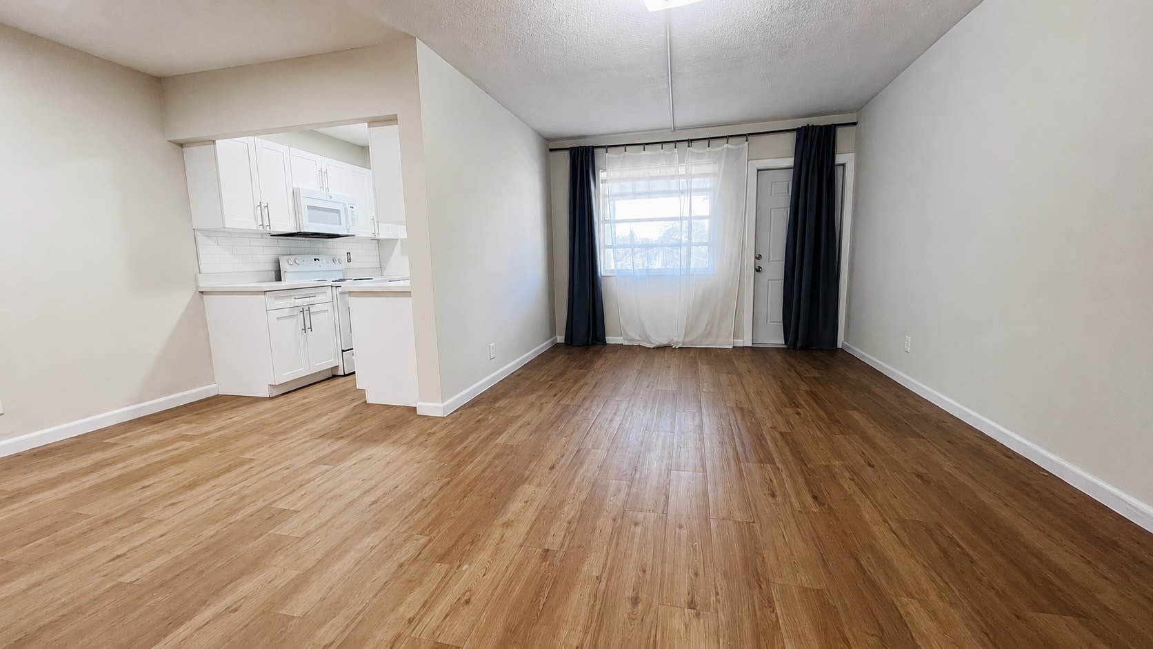 1100 Ne 1st Ct – photo 2
