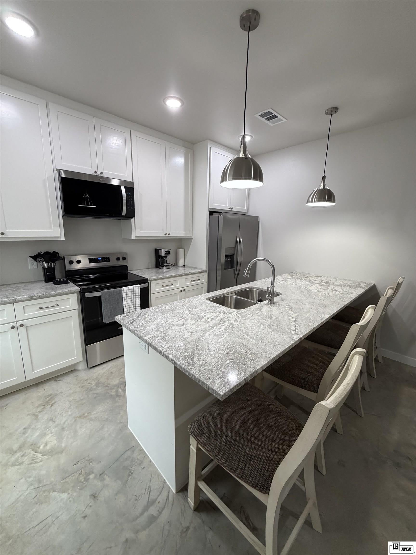 110 BRADLEY STREET – photo 2